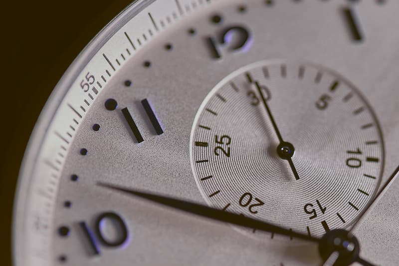 Details of a zoomed mechanical watch