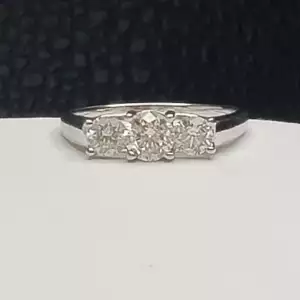 14K White Gold Ring w/ 1 ctw Natural Diamonds, 3-Stone Design, Sz 8.5 B18-4