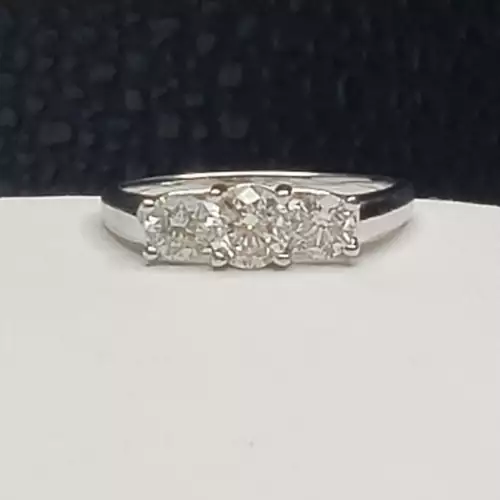 14K White Gold Ring w/ 1 ctw Natural Diamonds, 3-Stone Design, Sz 8.5 B18-4