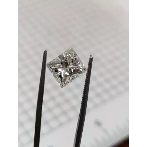 Unique Diamond (2)